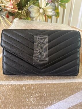 Design Crossbody Purses Copy Black Chrome 
Brand New Never Been Used 9x6